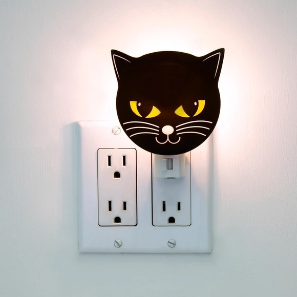 Kikkerland Black Cat Night Light - Picture 3 of 3